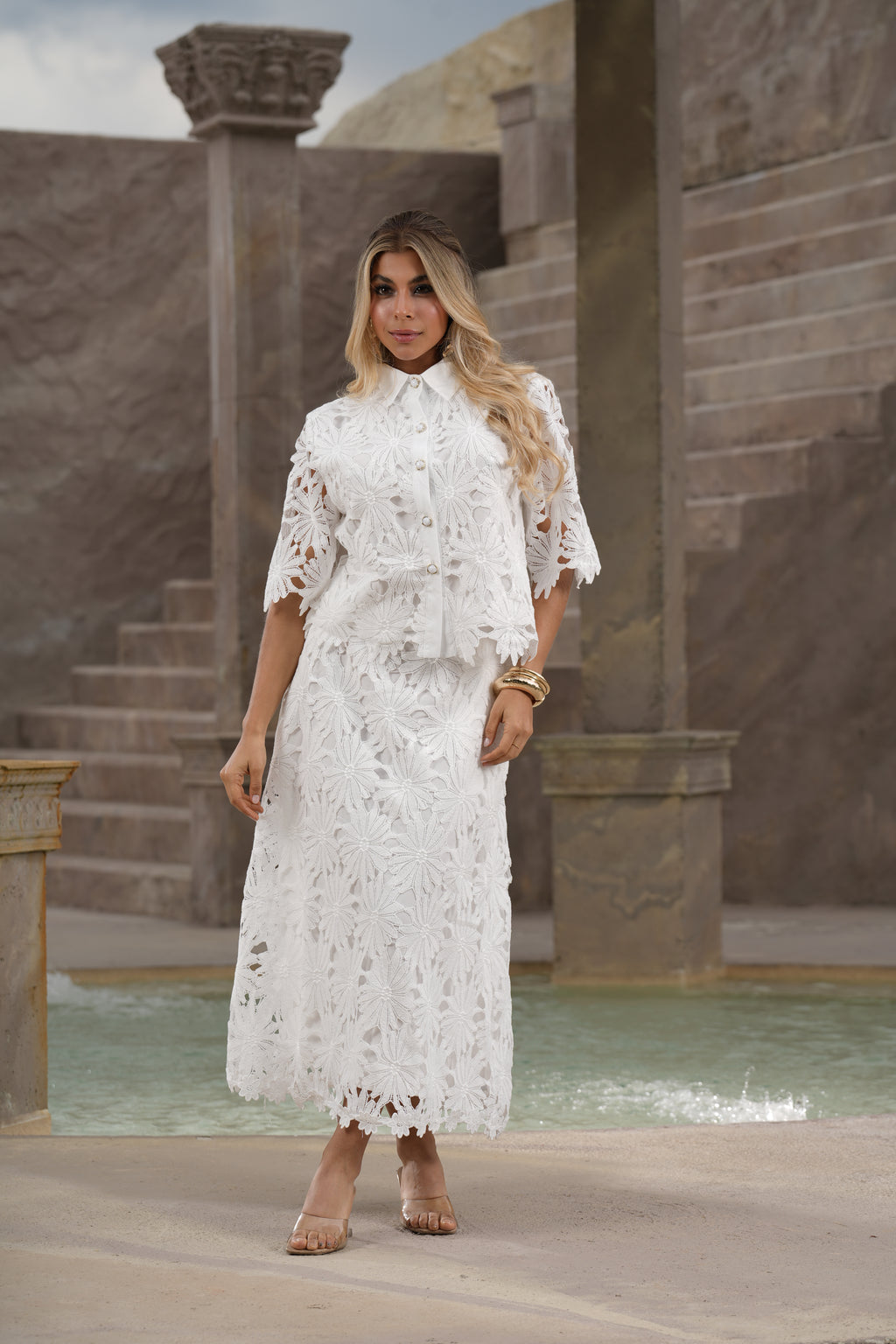 Set Amélie de Encaje Floral con Camisa y Falda Midi